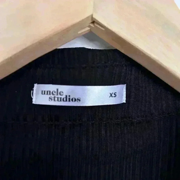 BNWT Uncle Studios Black Shirt with 3/4 Bell Sleeves Size XS - Picture 4 of 7